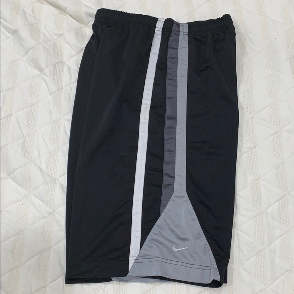 Nike Boys Black Basketball Shorts XL